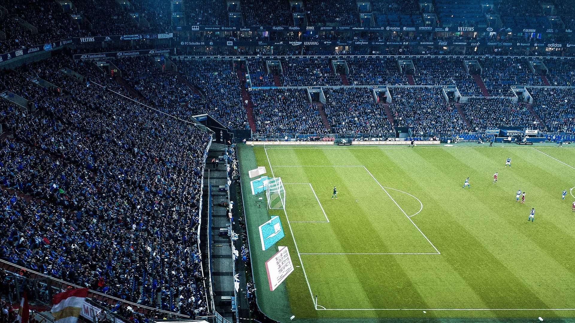 欧冠半决赛之夜，莱奥的防守艺术，如何用进攻者的脚锁死对手