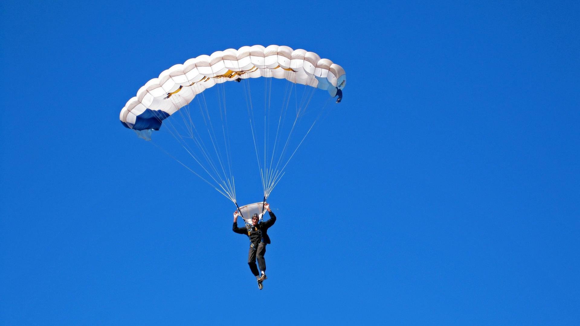 法拉利完胜迈凯伦，皮亚斯特里惊艳四座，新星崛起与老牌王者的完美协奏